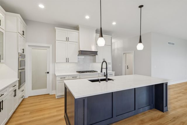 17418 North Valley Drive, Urbandale, IA 50323