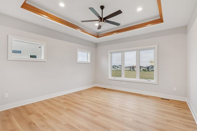 17418 North Valley Drive, Urbandale, IA 50323