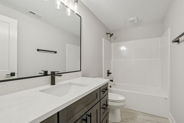 17418 North Valley Drive, Urbandale, IA 50323