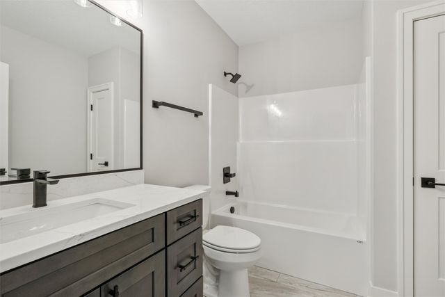 17418 North Valley Drive, Urbandale, IA 50323