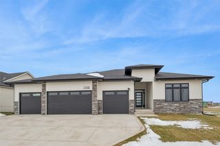 17418 North Valley Drive, Urbandale, IA 50323