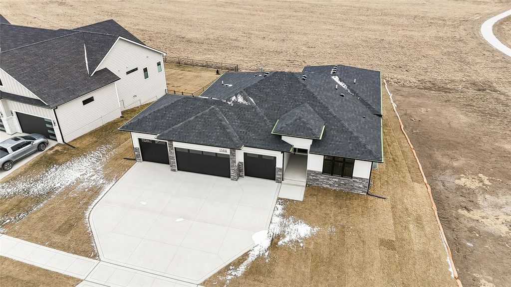 17418 North Valley Drive, Urbandale, IA 50323