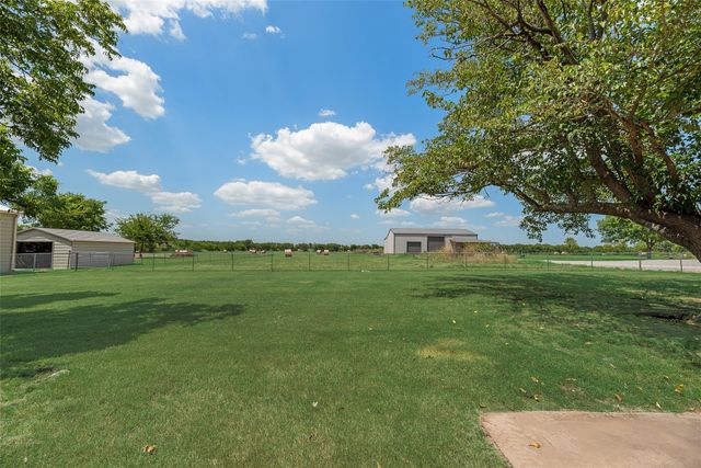 1255 Vineyard Road, Gunter, TX 75058
