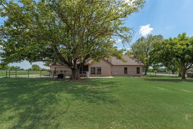 1255 Vineyard Road, Gunter, TX 75058