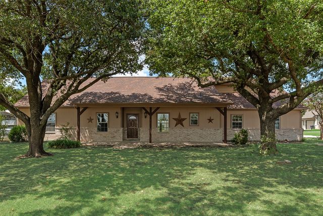 1255 Vineyard Road, Gunter, TX 75058