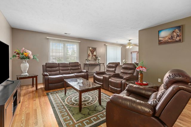 8222 Lincoln Circle C, Merrillville, IN 46410