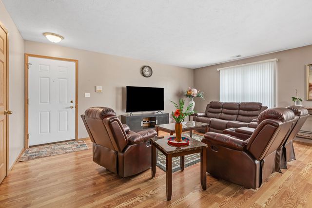 8222 Lincoln Circle C, Merrillville, IN 46410