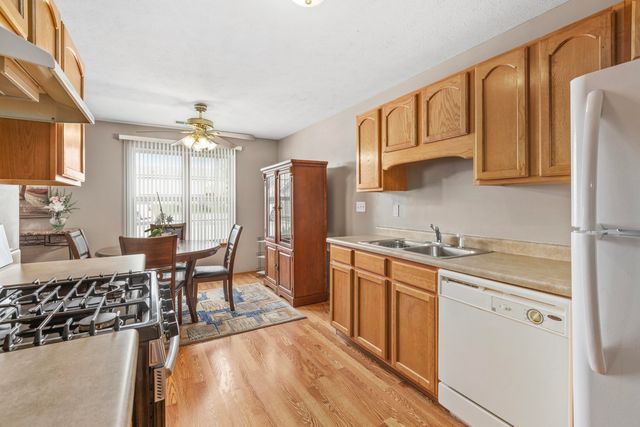 8222 Lincoln Circle C, Merrillville, IN 46410