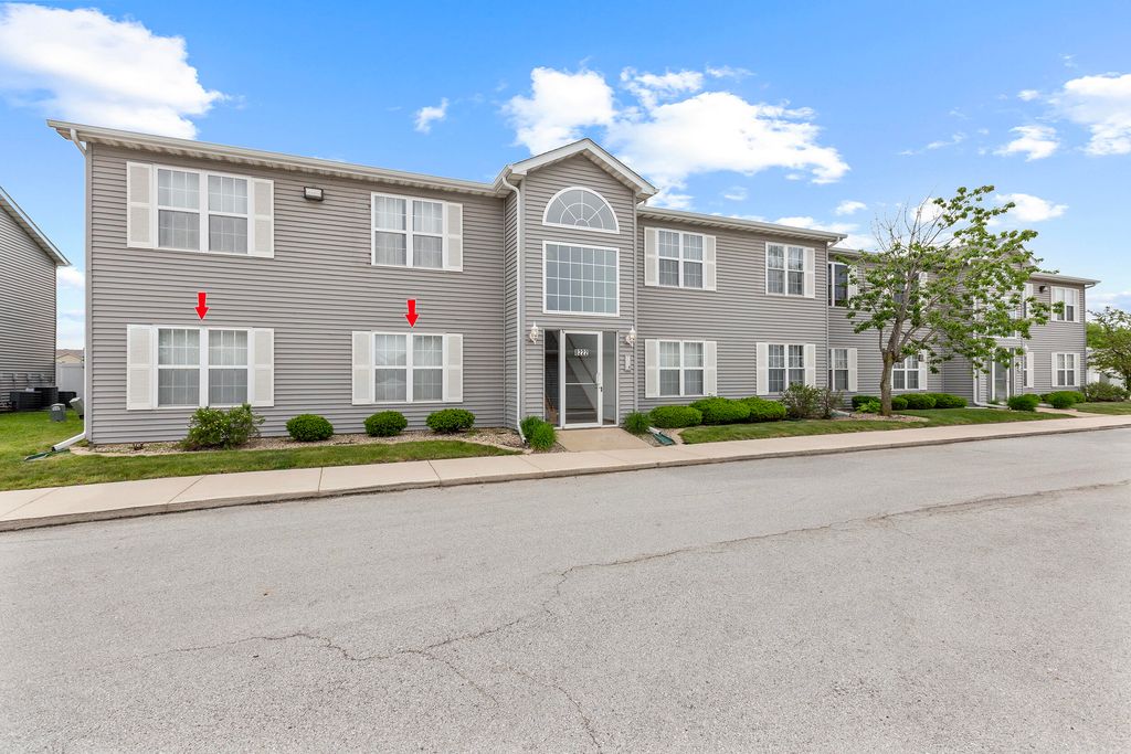 8222 Lincoln Circle C, Merrillville, IN 46410