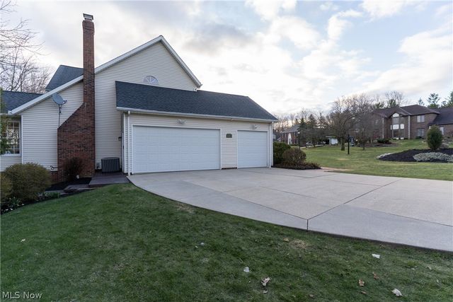8955 Stoneybrook Drive, Broadview Heights, OH 44147