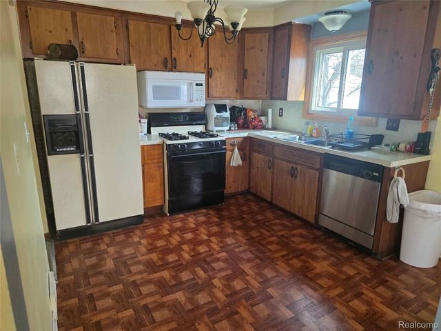 25784 Collingwood Street, Roseville, MI 48066