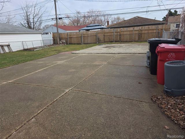 25784 Collingwood Street, Roseville, MI 48066