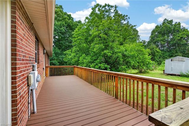8976 US Highway 64 W, Trinity, NC 27370