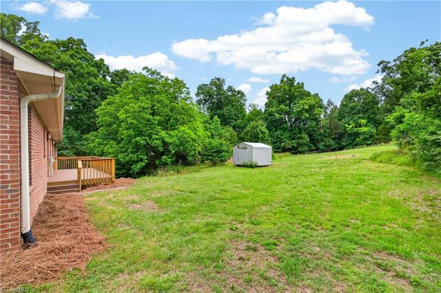 8976 US Highway 64 W, Trinity, NC 27370