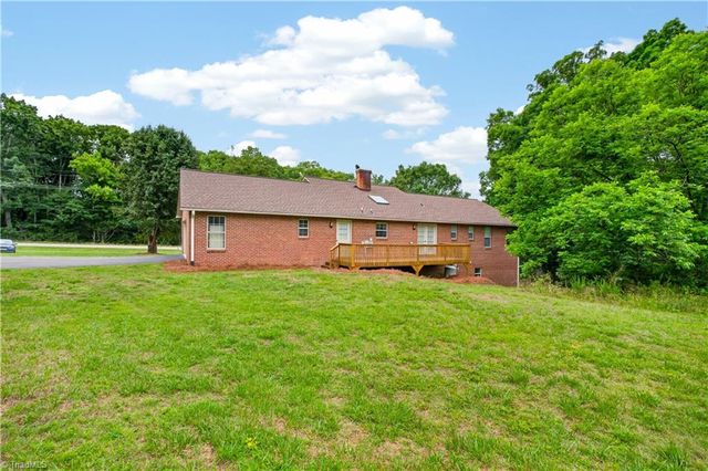 8976 US Highway 64 W, Trinity, NC 27370