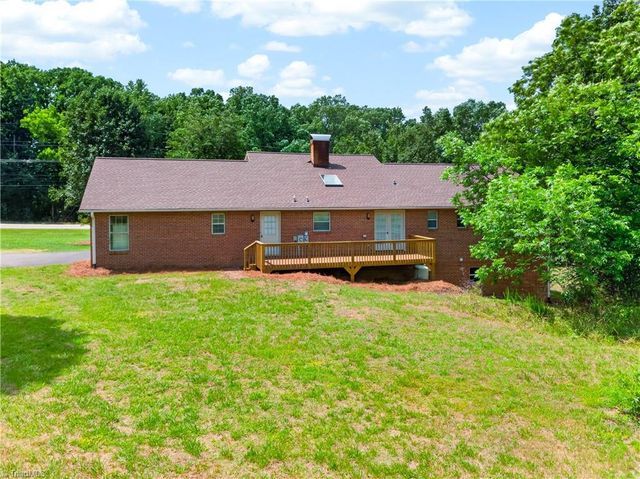 8976 US Highway 64 W, Trinity, NC 27370
