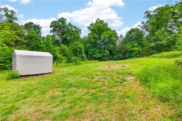 8976 US Highway 64 W, Trinity, NC 27370