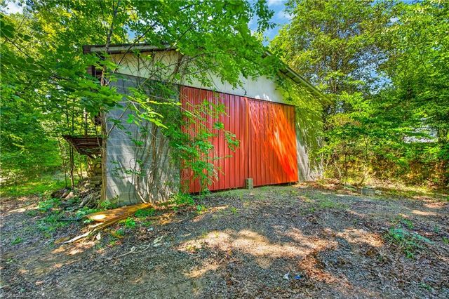 8976 US Highway 64 W, Trinity, NC 27370