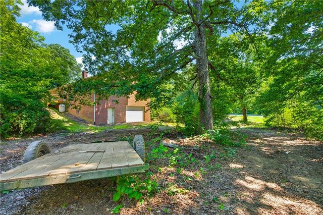 8976 US Highway 64 W, Trinity, NC 27370