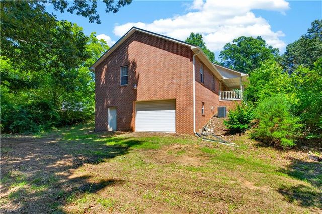 8976 US Highway 64 W, Trinity, NC 27370