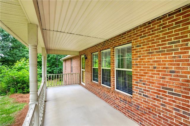 8976 US Highway 64 W, Trinity, NC 27370