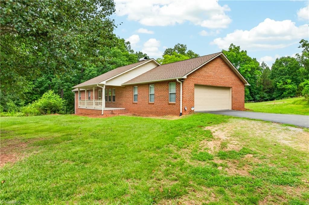 8976 US Highway 64 W, Trinity, NC 27370