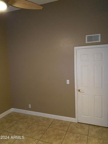 1976 N LEMON TREE Lane 11, Chandler, AZ 85224