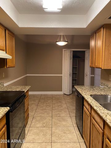 1976 N LEMON TREE Lane 11, Chandler, AZ 85224