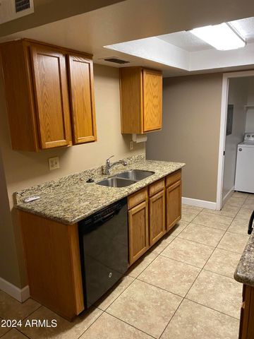 1976 N LEMON TREE Lane 11, Chandler, AZ 85224