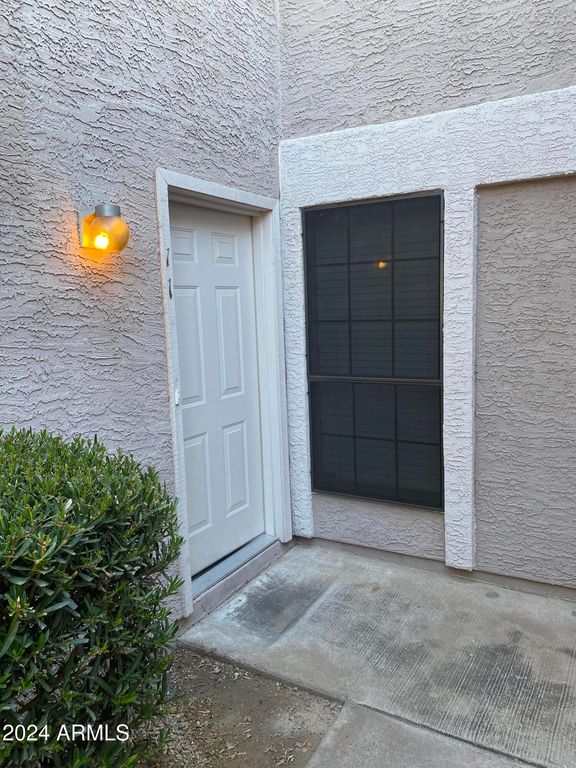 1976 N LEMON TREE Lane 11, Chandler, AZ 85224