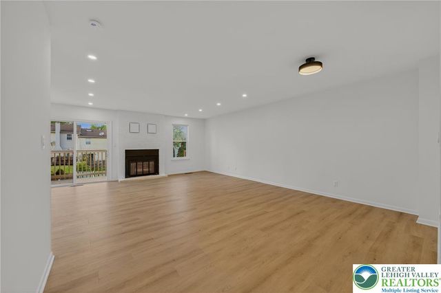 1407 Presidential Drive, Whitehall Twp, PA 18052