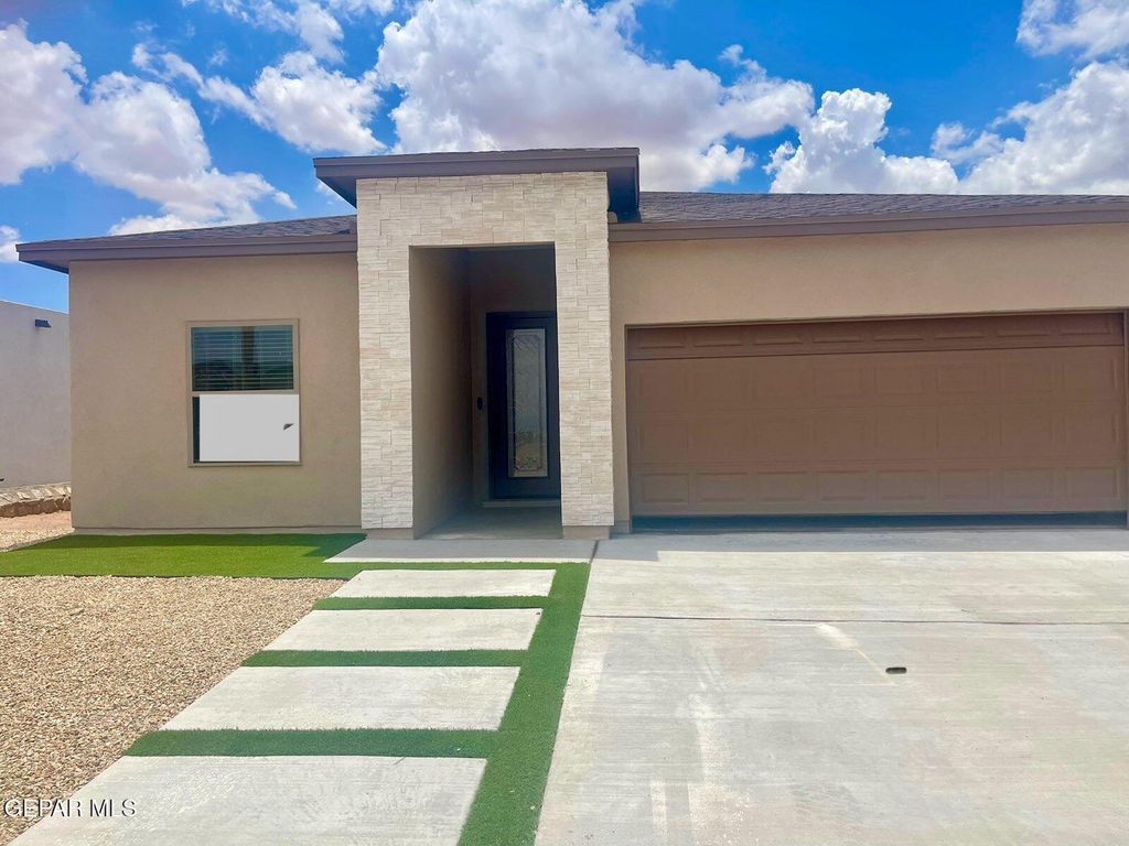 12732 Viendo Norte Drive, El Paso, TX 79934