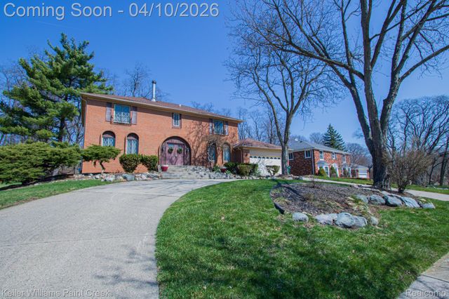 2800 Homewood Drive, Troy, MI 48098