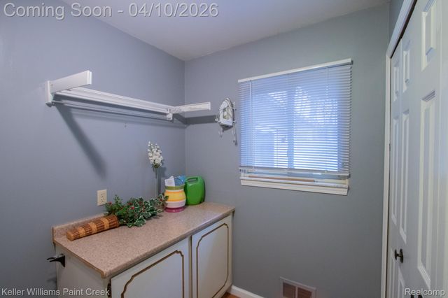 2800 Homewood Drive, Troy, MI 48098