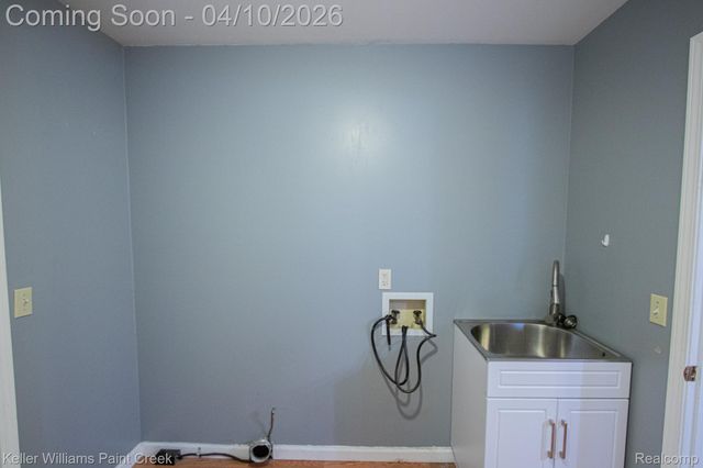 2800 Homewood Drive, Troy, MI 48098