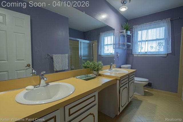 2800 Homewood Drive, Troy, MI 48098