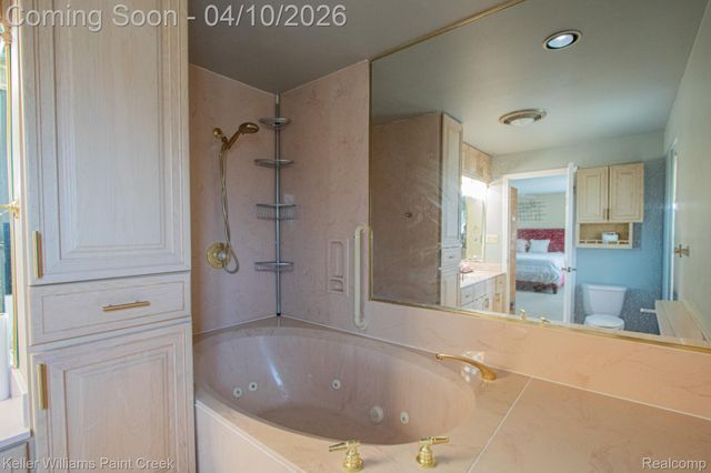 2800 Homewood Drive, Troy, MI 48098