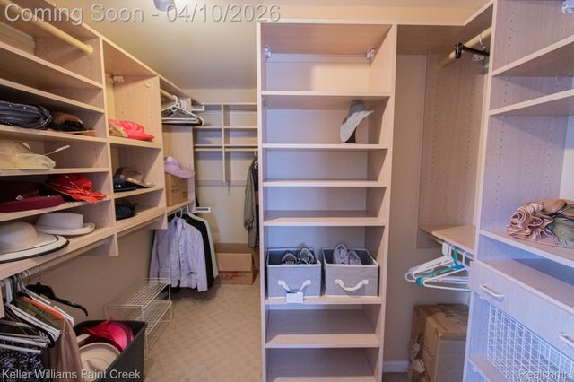 2800 Homewood Drive, Troy, MI 48098