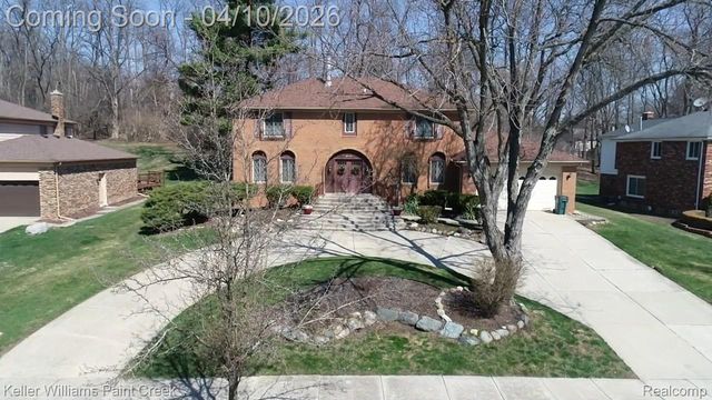 2800 Homewood Drive, Troy, MI 48098