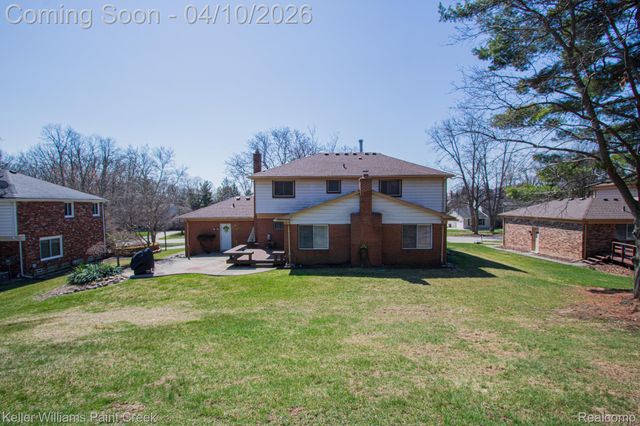 2800 Homewood Drive, Troy, MI 48098
