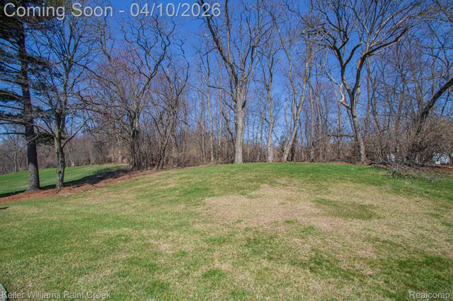 2800 Homewood Drive, Troy, MI 48098