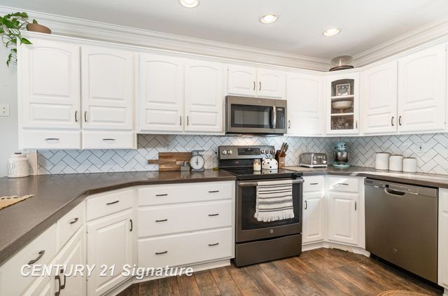 2265 E Brooks Road, Freeland, MI 48623