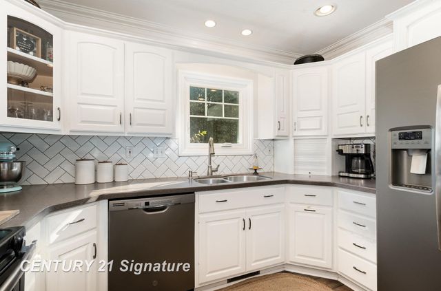 2265 E Brooks Road, Freeland, MI 48623