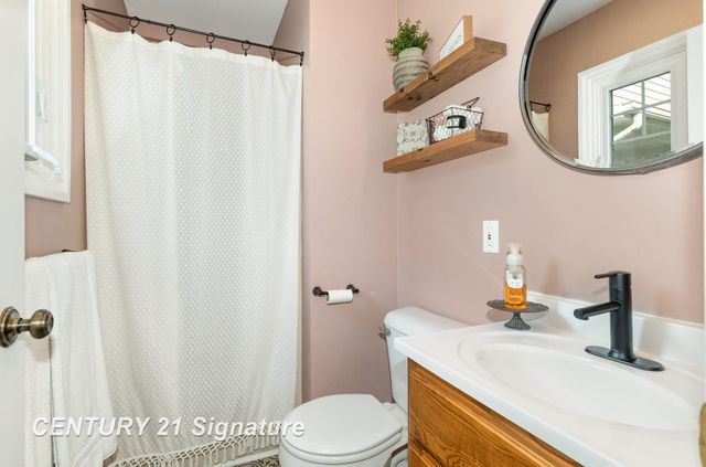 2265 E Brooks Road, Freeland, MI 48623