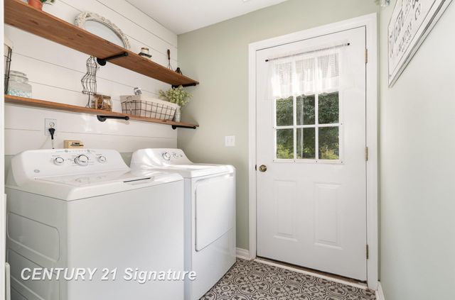 2265 E Brooks Road, Freeland, MI 48623