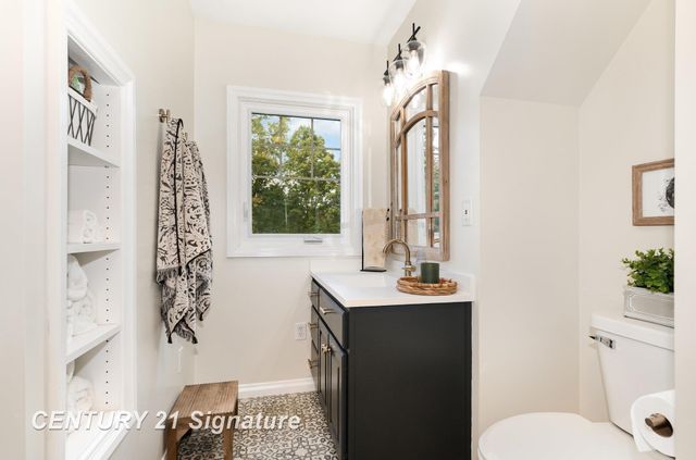 2265 E Brooks Road, Freeland, MI 48623