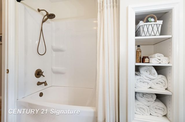 2265 E Brooks Road, Freeland, MI 48623