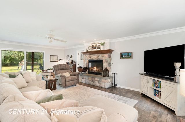 2265 E Brooks Road, Freeland, MI 48623