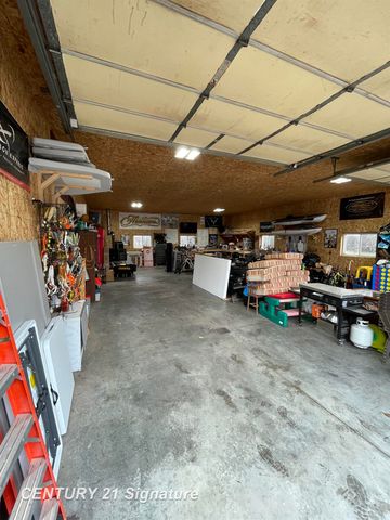 2265 E Brooks Road, Freeland, MI 48623