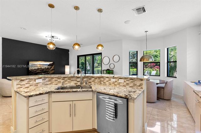 10185 Cameilla St, Parkland, FL 33076